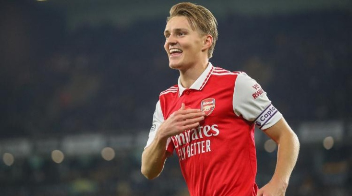  阿森纳险胜布莱顿稳居争冠集团  